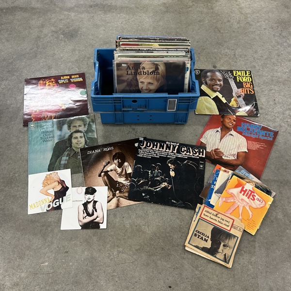 Parti singel- och LP-skivor, blandad musik.