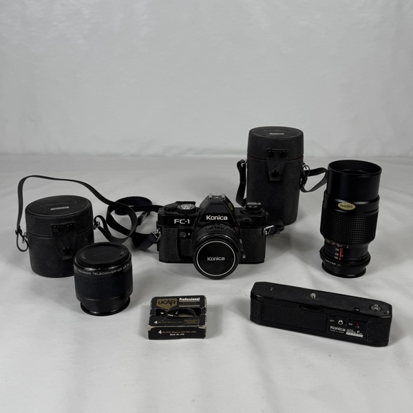 Kamera, Konica FC-1, samt objektiv.