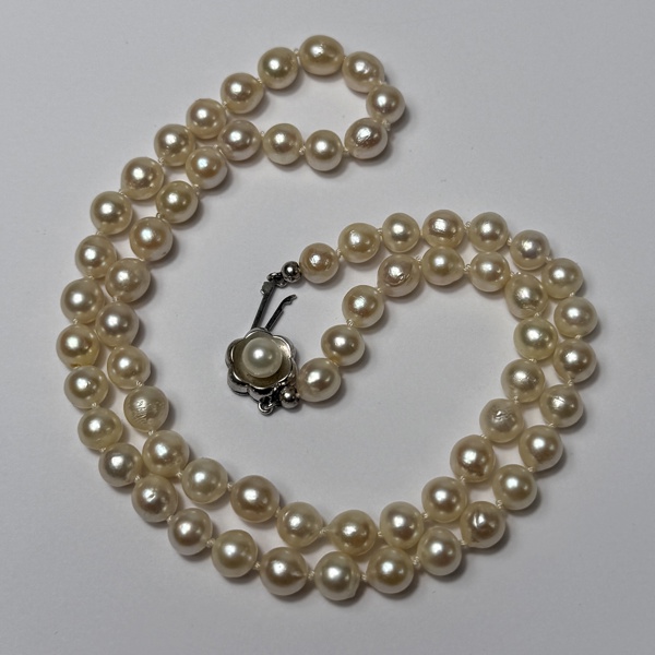 Pärlcollier, med silverlås, 1900-tal.