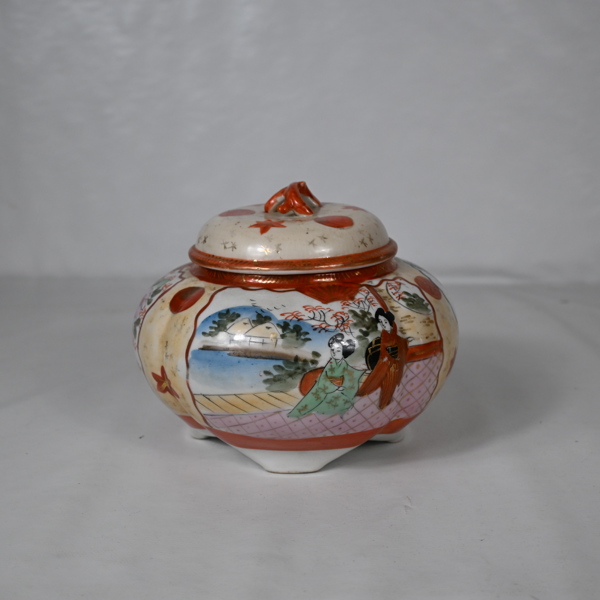 Skål med lock, porslin, Japan.