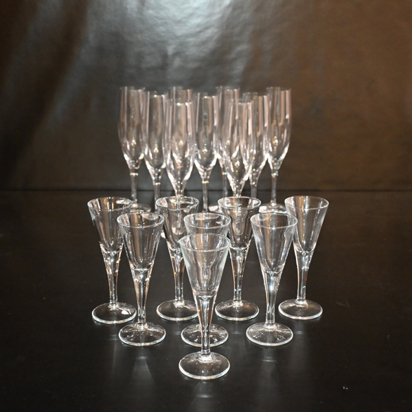 Champagneglas, 9st, "Illusion", Orrefors, samt snapsglas, 8st.