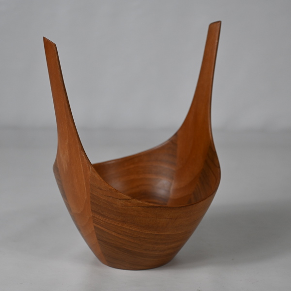 Johnny Matsson. Skål i teak.