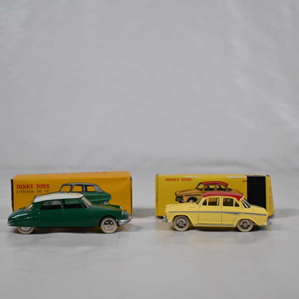 Plåtleksaksbilar, 2st, Dinky Toys.