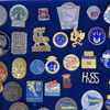 Parti pins och medaljer.