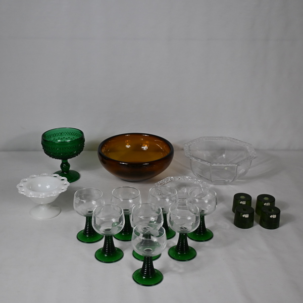 Parti glasföremål.