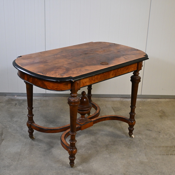 Salongsbord, nyrenässans, 18/1900-tal.