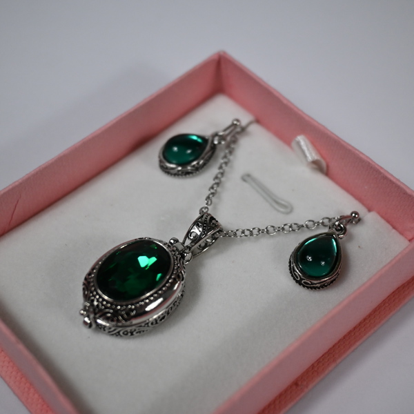 Halsband och örhängen, ett par, Zirkoner.