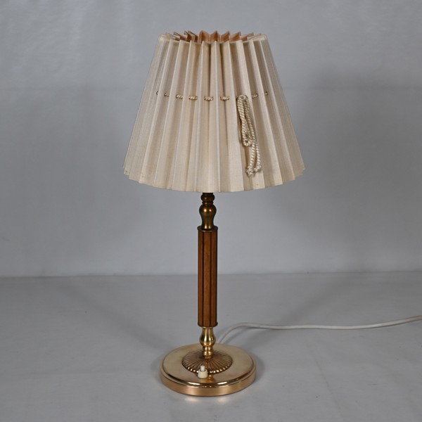 Harald Notini. Bordslampa, modell 15557, Arvid Böhlmarks, 1940-tal.