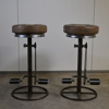 Barstolar, ett par, läder och metall, samtida.