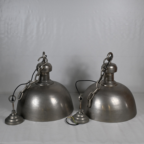 Taklampor, ett par, industri-stil, 2000-tal.