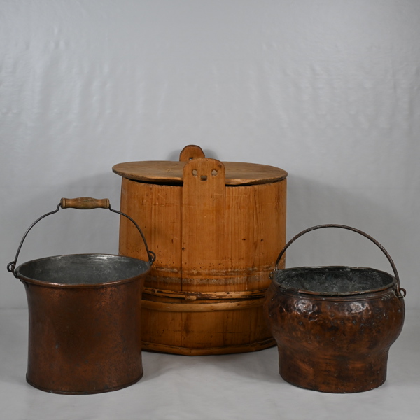 Kärl, samt hinkar i koppar, 2st, 1900-tal.