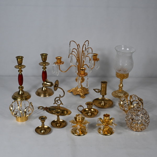 Parti ljusstakar och lyktor, metall.