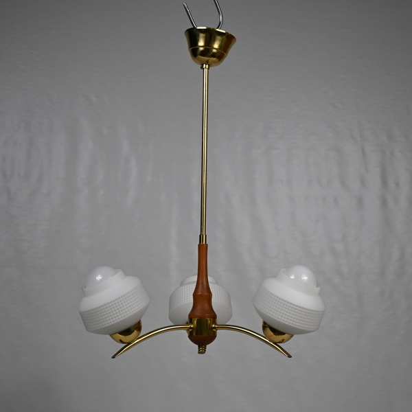 Taklampa, mässing och teak, 1900-tal.