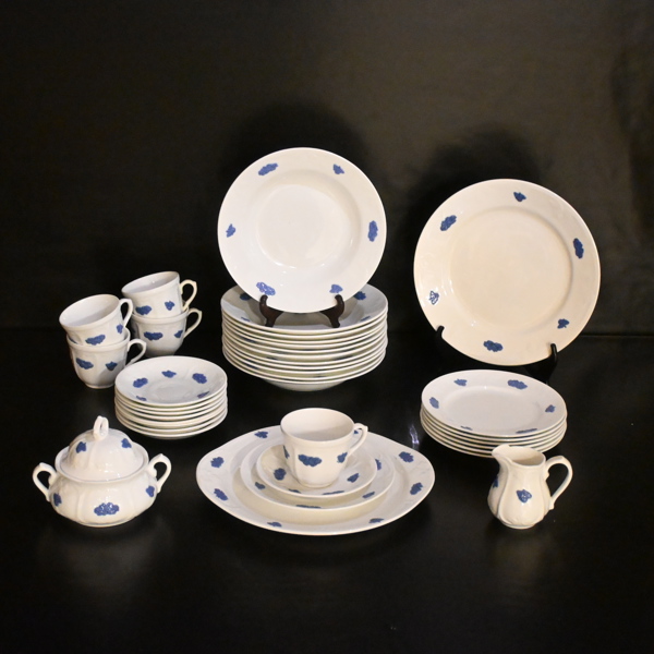 Matservisdelar, 37st, porslin, "Blå Blom", Gustavsberg.
