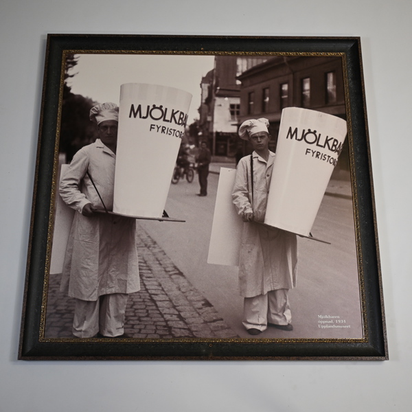 Tavla, fotografi, Mjölkbaren öppnad, 1934.