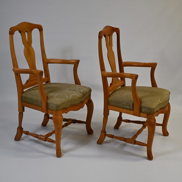 Karmstolar, ett par, rokokostil, 1900-tal.