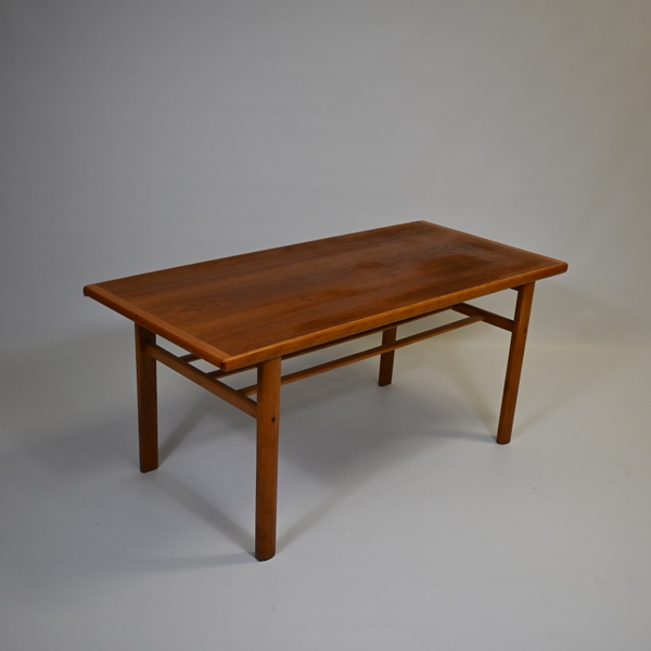 Soffbord med tidningshylla, teak, 1960/70-tal.