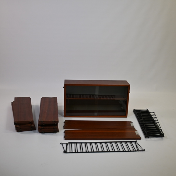 Stringhylla, 25 delar, 1900-talets mitt.