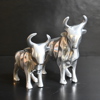 Skulpturer, 2st, Tjurar. 