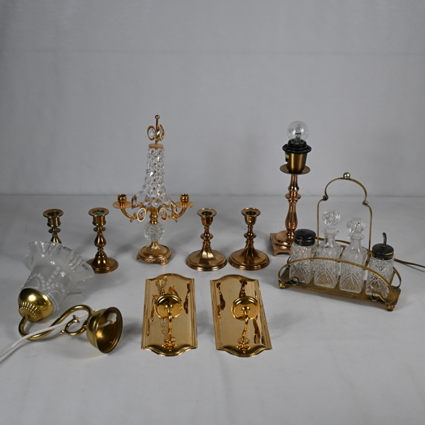 Parti mässings- och metallföremål.