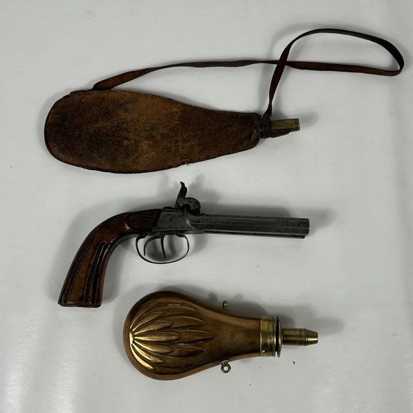 Dubbelpipig slaglåspistol, med krutpåse.