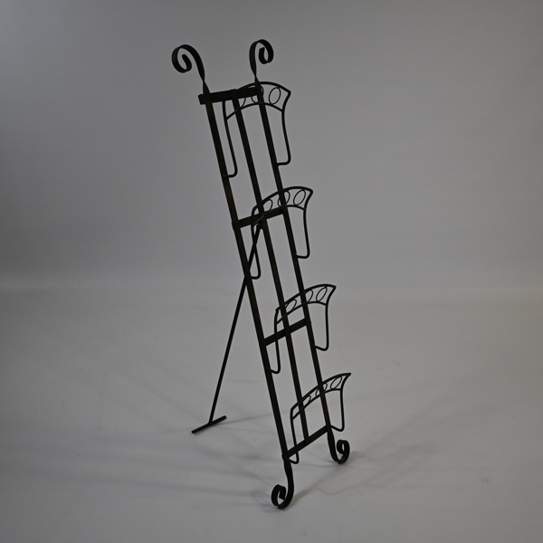 Tidningsställ, smide, 1900-tal.