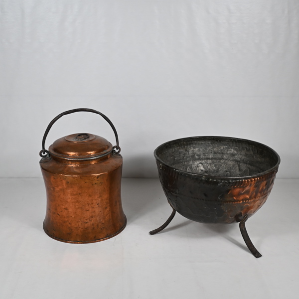 Midjekanna och trefot i koppar, 1900-tal.