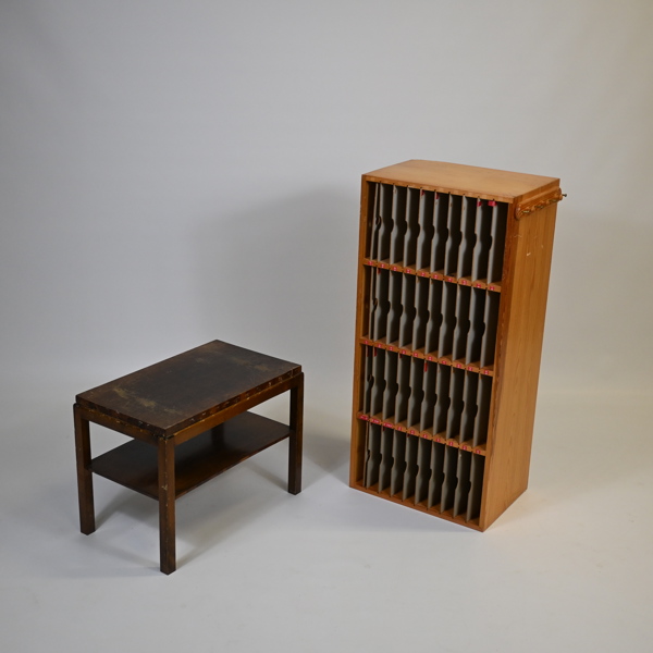 Arkivhylla och mindre bord, 1900-tal.