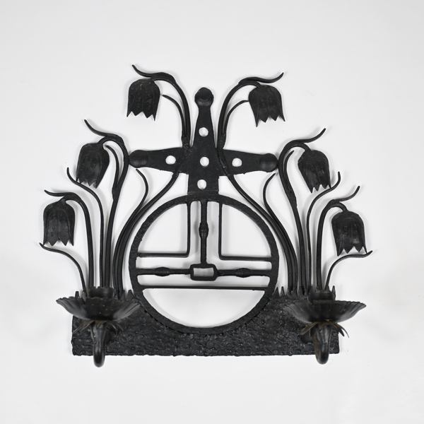 Väggljusstake i smide, signerad, 1977.