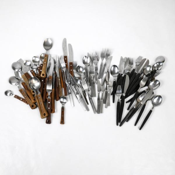 Parti bestick, bakelit och teak.