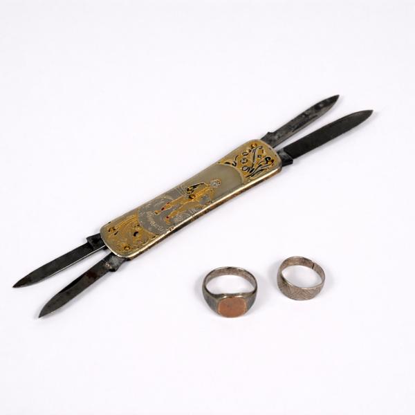 Ringar i silver, 2st, samt en fickkniv.