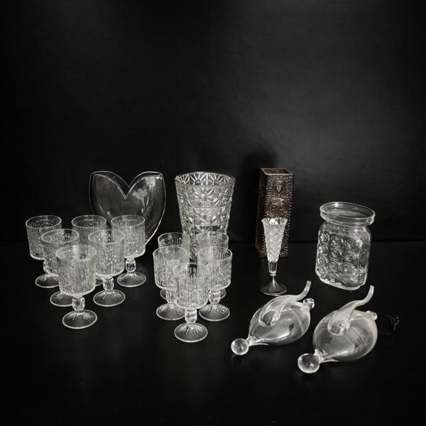 Parti glasföremål.