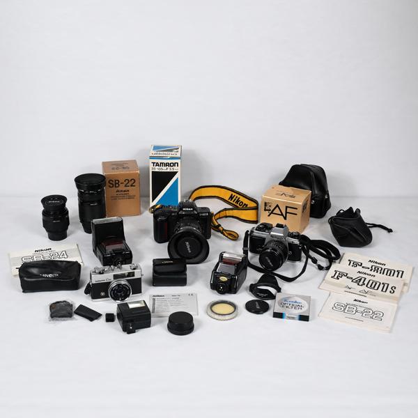 Kameror med tillbehör.