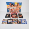 ABBA, böcker, CD-skivor, singelskivor samt en affisch.