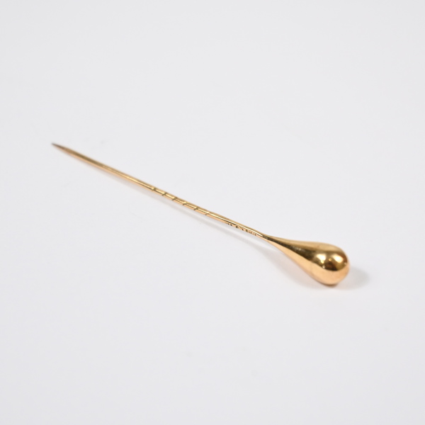 Kravattnål i 18k guld.