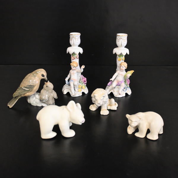 Figuriner, 4st, samt ljusstakar, ett par.
