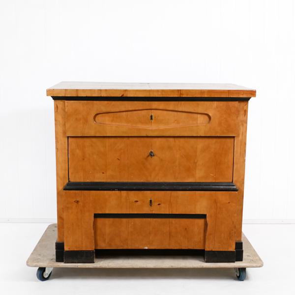 Byrå, empire, 1800-talets andra hälft.