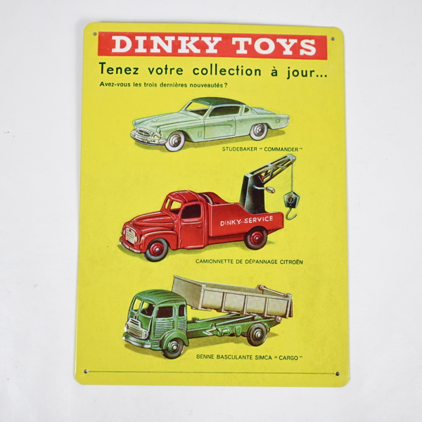 Skylt i plåt, Dinky Toys.