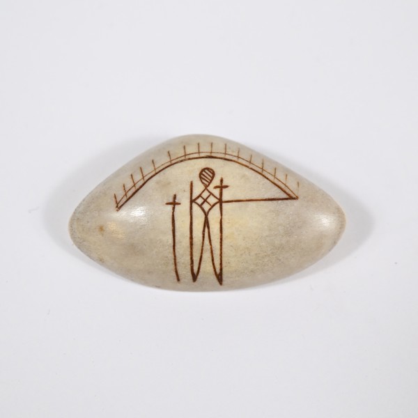 Brosch i ben, samearbete, signerad.