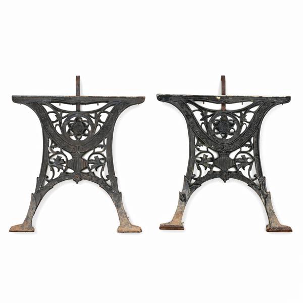 Gavlar till bord, gjutjärn, 1900-tal.