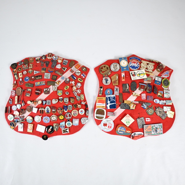 Parti märken och pins.