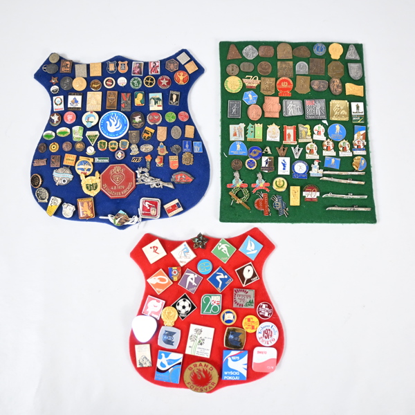 Parti pins och märken.