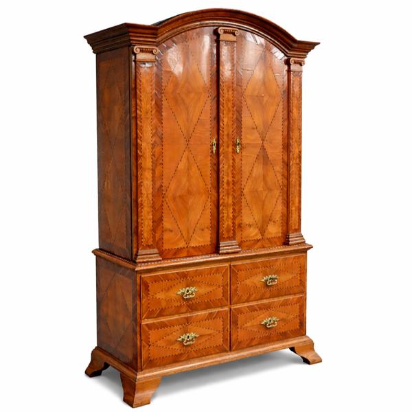 Skåp med intarsia, rokoko, 1800-talets början.