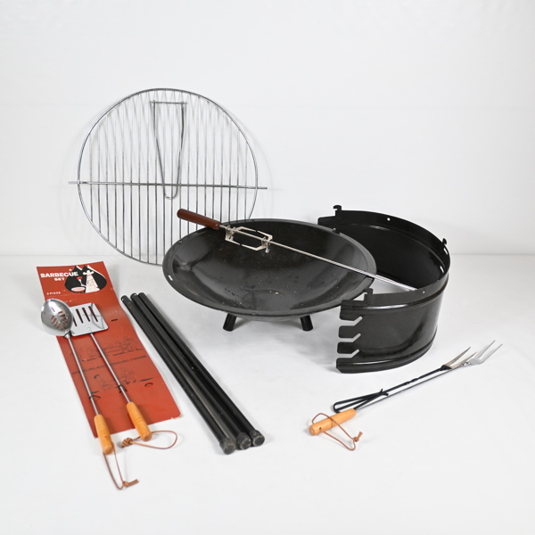 Kolgrill med tillbehör.