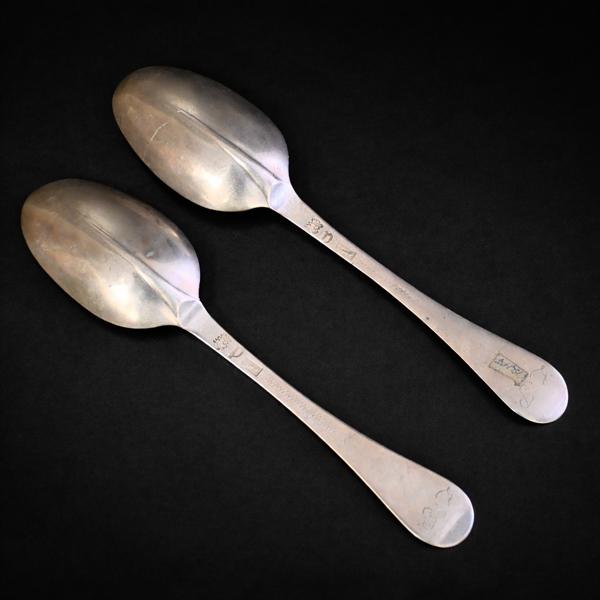 Råttsvansskedar, ett par, Stockholmsarbete, 1751, Friedrich Heinrich Klinck (1723-1754).