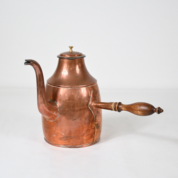 Kaffekanna i koppar, gustaviansk, daterad 1814.