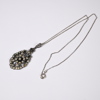 Halsband med hänge i silver, 1900-talets första hälft.