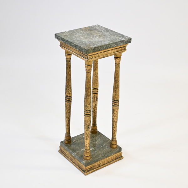 Piedestal med stenskivor, 1900-tal.