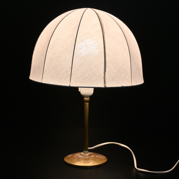 Bordslampa i mässing, 1900-tal.