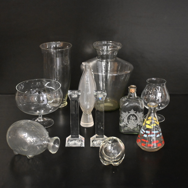 Parti glasföremål.